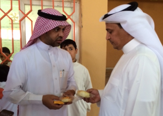 قلم "الشهري" لطالب اليرموك .. لتميزه وتحفيزا لزملاءه