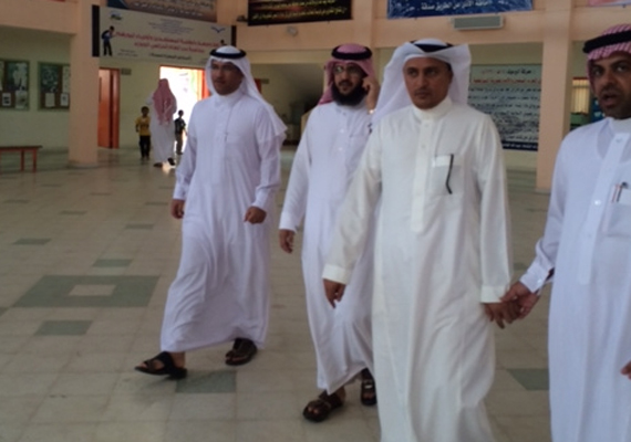 قلم "الشهري" لطالب اليرموك .. لتميزه وتحفيزا لزملاءه