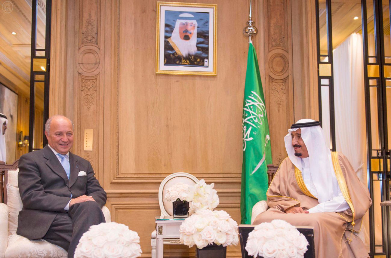 ولي العهد يبحث مع وزير الخارجية الفرنسي القضايا الأقليمية والدولية