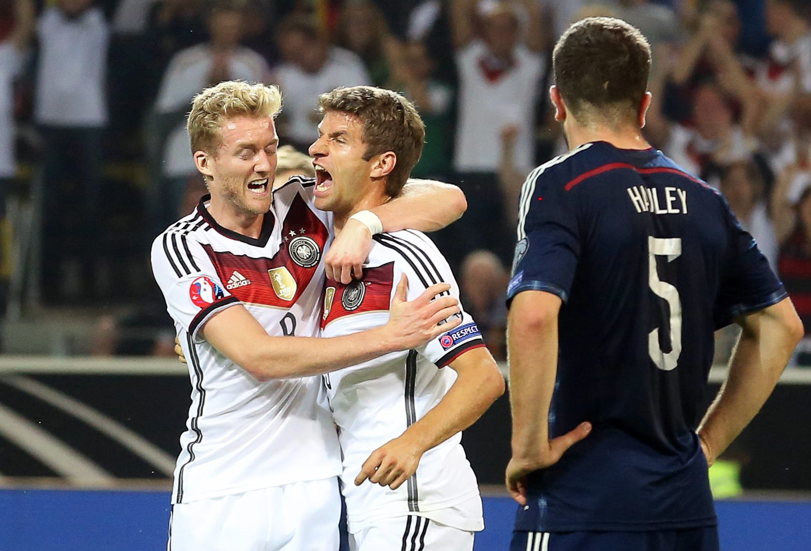 ثنائية مولر تنقذ المانشافت من محاربي أسكتلندا في افتتاح التصفيات الأوروبية