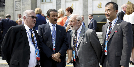 رواد فضاء سابقون