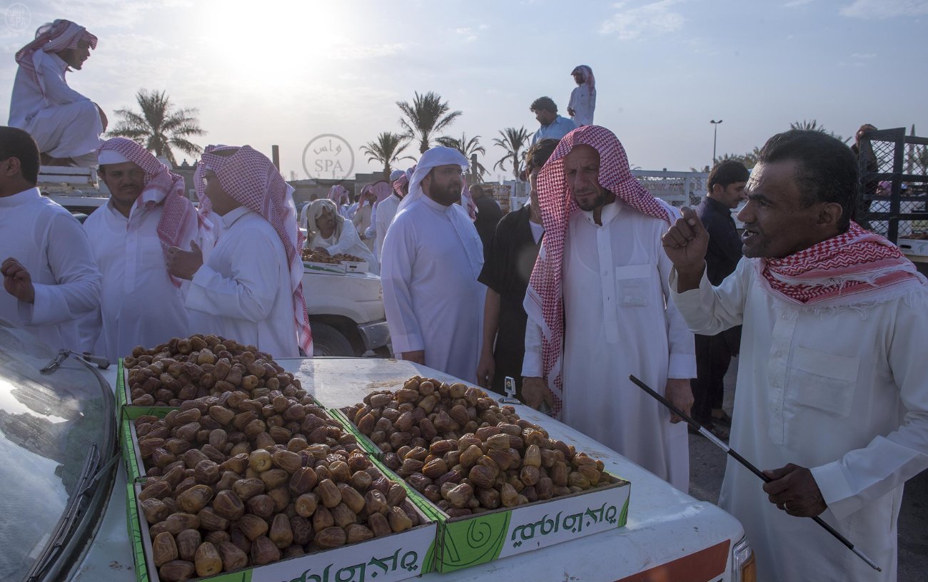 قصة مصورة: القصيم سلة التمور الفاخرة في المملكة