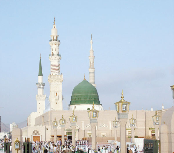 خطيب المسجد النبوي يحذر من شق الصف واتباع الهوى
