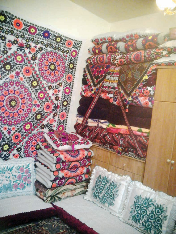 أفغانيات يسترجعن عاداتهن في مراسم الزواج بالمدينة المنورة