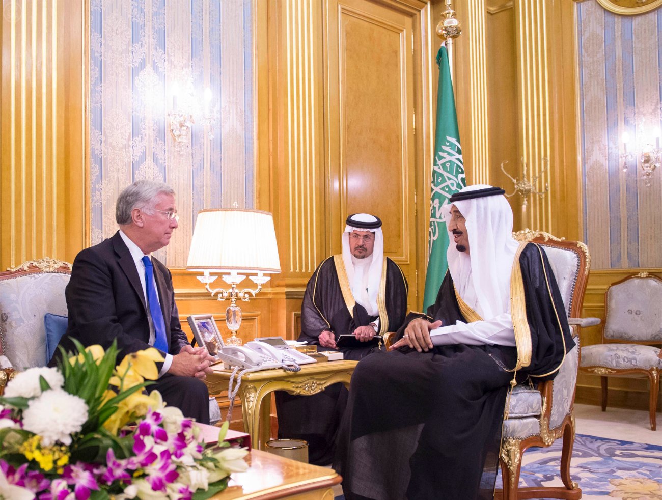 ولي العهد يستقبل وزير الدفاع البريطاني