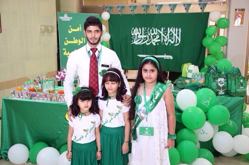 بالهدايا والبوفيه المفتوح مطار رفحاء يستقبل المسافرين