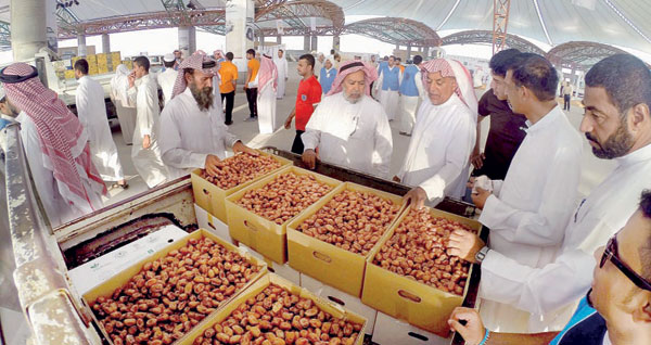 تواجد خليجي
لافت في مزاد تمور الأحساء