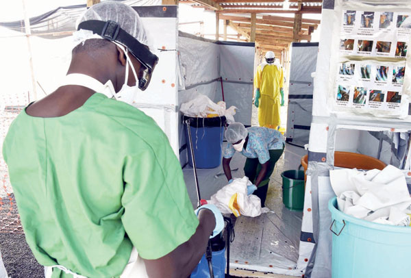 «إيبولا» قد يكلف إفريقيا خسائر تتجاوز 32 مليار دولار