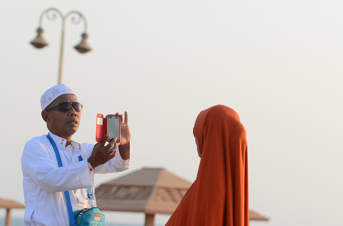 قصة مصورة : معالم جدة تغري الحجاج لتوثيقها