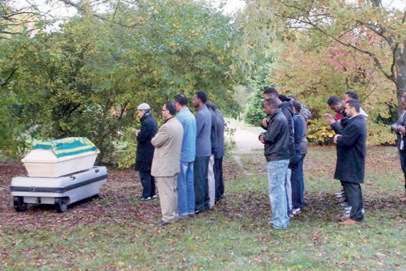 دفن المسلمين في ألمانيا بين الكفن والتابوت