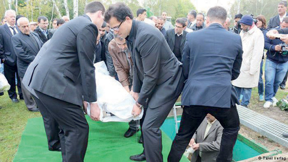 دفن المسلمين في ألمانيا بين الكفن والتابوت