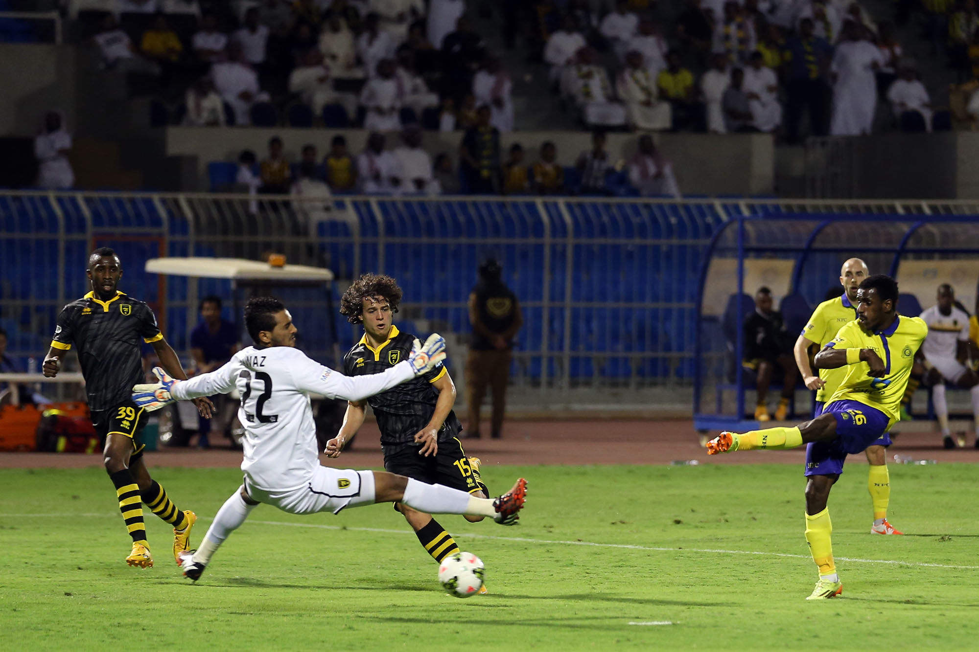 النصر يوقف انتصارات الاتحاد .. والأهلي يسحق الرائد
