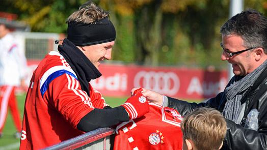 جوارديولا يشير إلى قرب عودة شفاينشتايجر للتدريبات مع بايرن ميونيخ