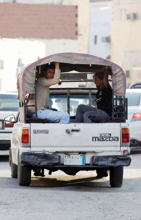 جدة : «الوانيت» مستمر في نقل الطلاب