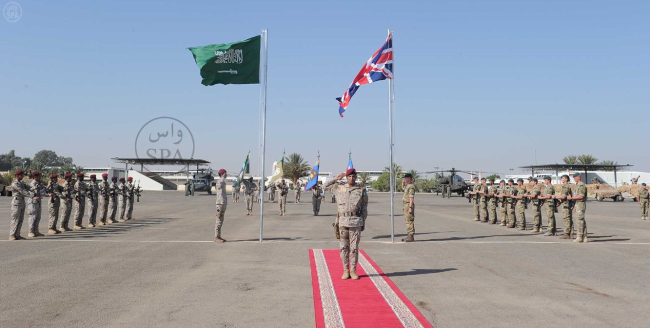 قصة مصورة: التمساح الأحمر يجمع القوات السعودية والبريطانية في تبوك