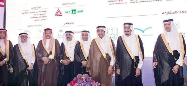 ولي العهد يكرم البنك الأهلي لرعايته المؤتمر الدولي الرابع للإعاقة والتأهيل