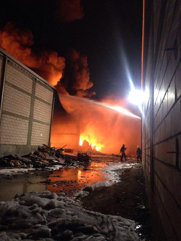 اندلاع حريق كبير في مصنع للمفروشات في الرياض