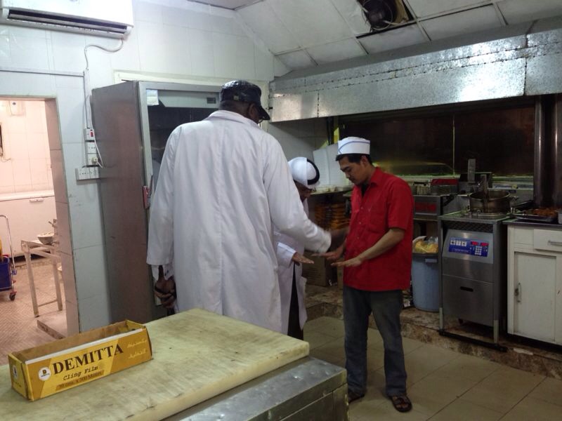 بلدية رفحاء ترصد العديد من المخالفات على المطاعم