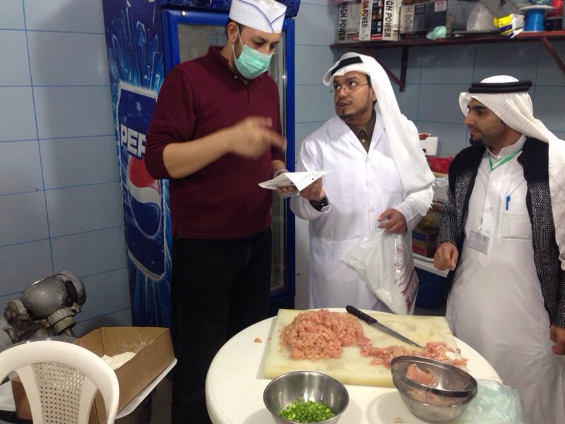 بلدية رفحاء ترصد العديد من المخالفات على المطاعم