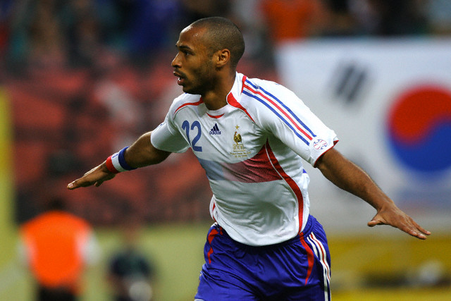 تييري هنري.. آخر "معالم" العصر الذهبي للكرة الفرنسية