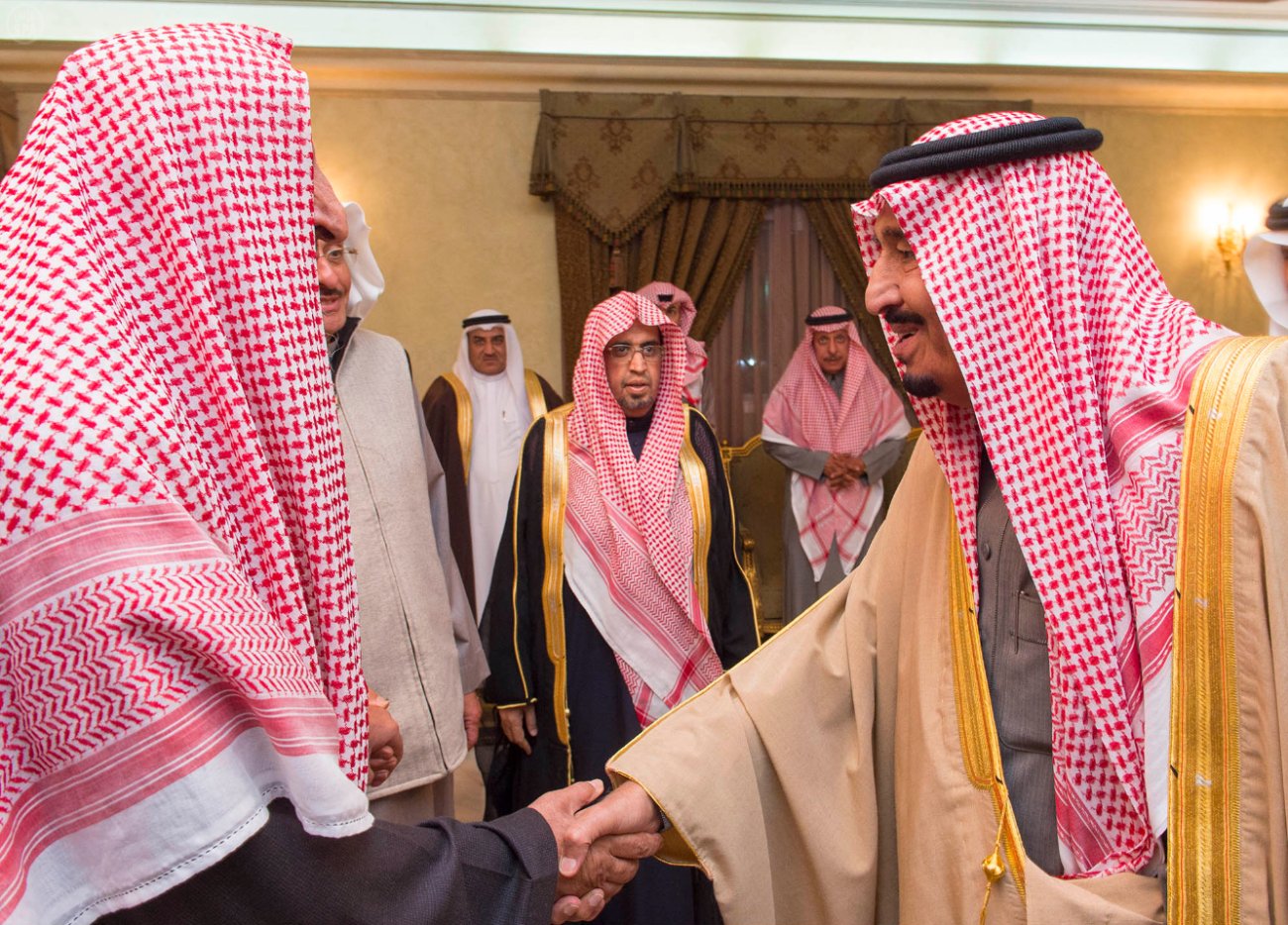 ولي العهد يزور مفتي عام المملكة