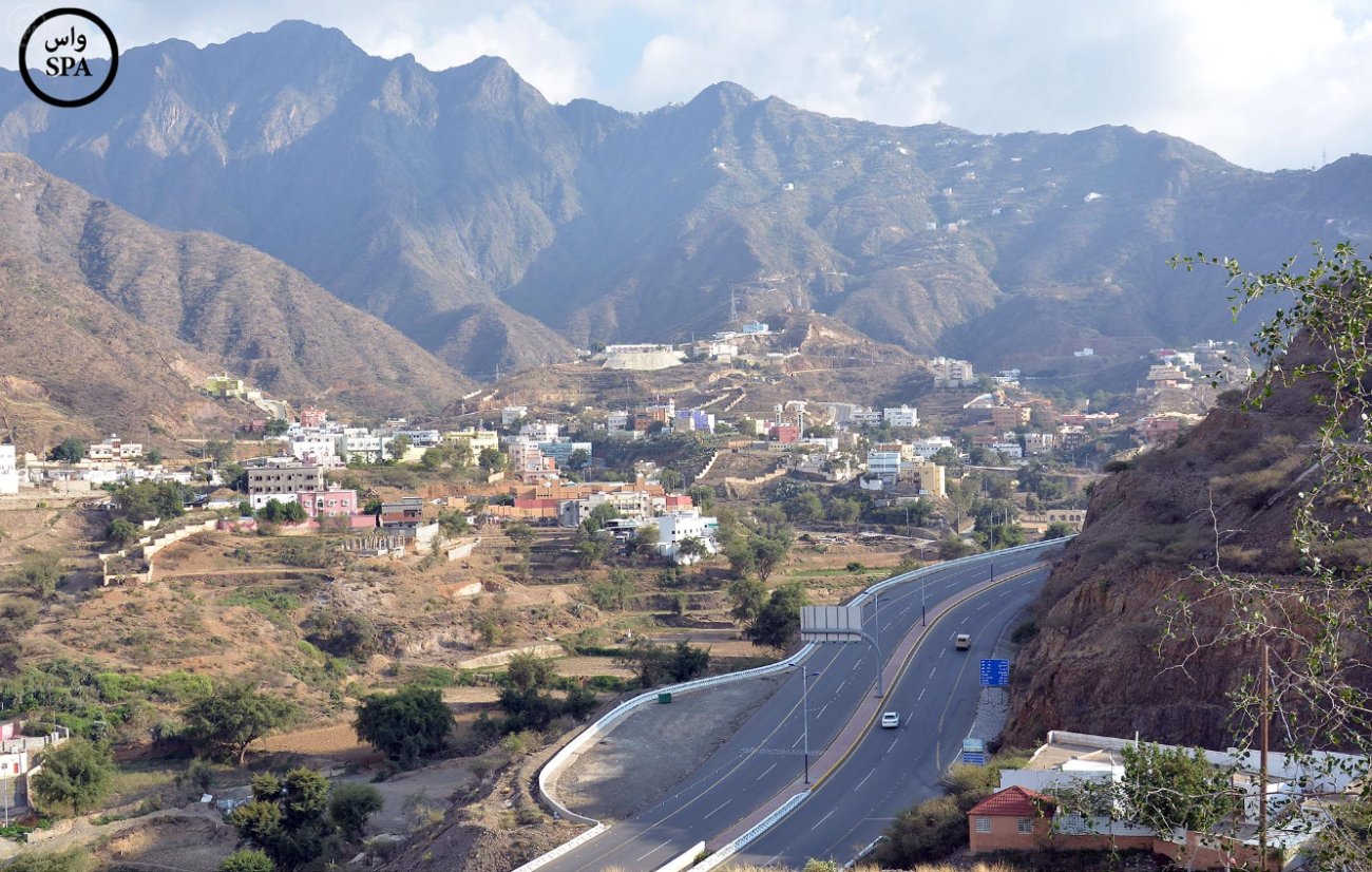 قصة مصورة: محافظات تهامة عسير تُغري زوارها بجمالها