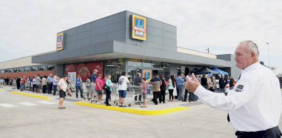 ألمانيان يحولان بقالة أمهما إلى عملاقين في سوق متاجر الخصومات