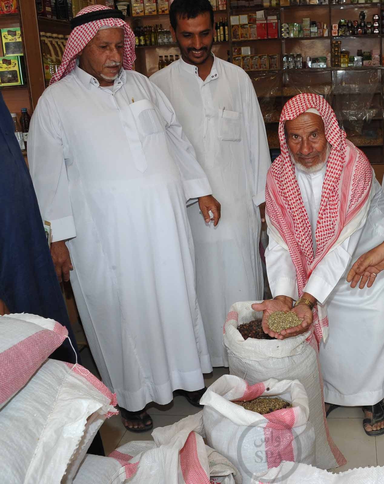 قصة مصورة: الطبيعة الجبلية في الداير بني مالك تبتهج بمهرجان البُن الثاني في جازان