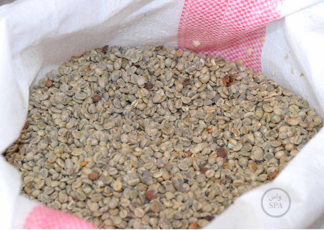 قصة مصورة: الطبيعة الجبلية في الداير بني مالك تبتهج بمهرجان البُن الثاني في جازان