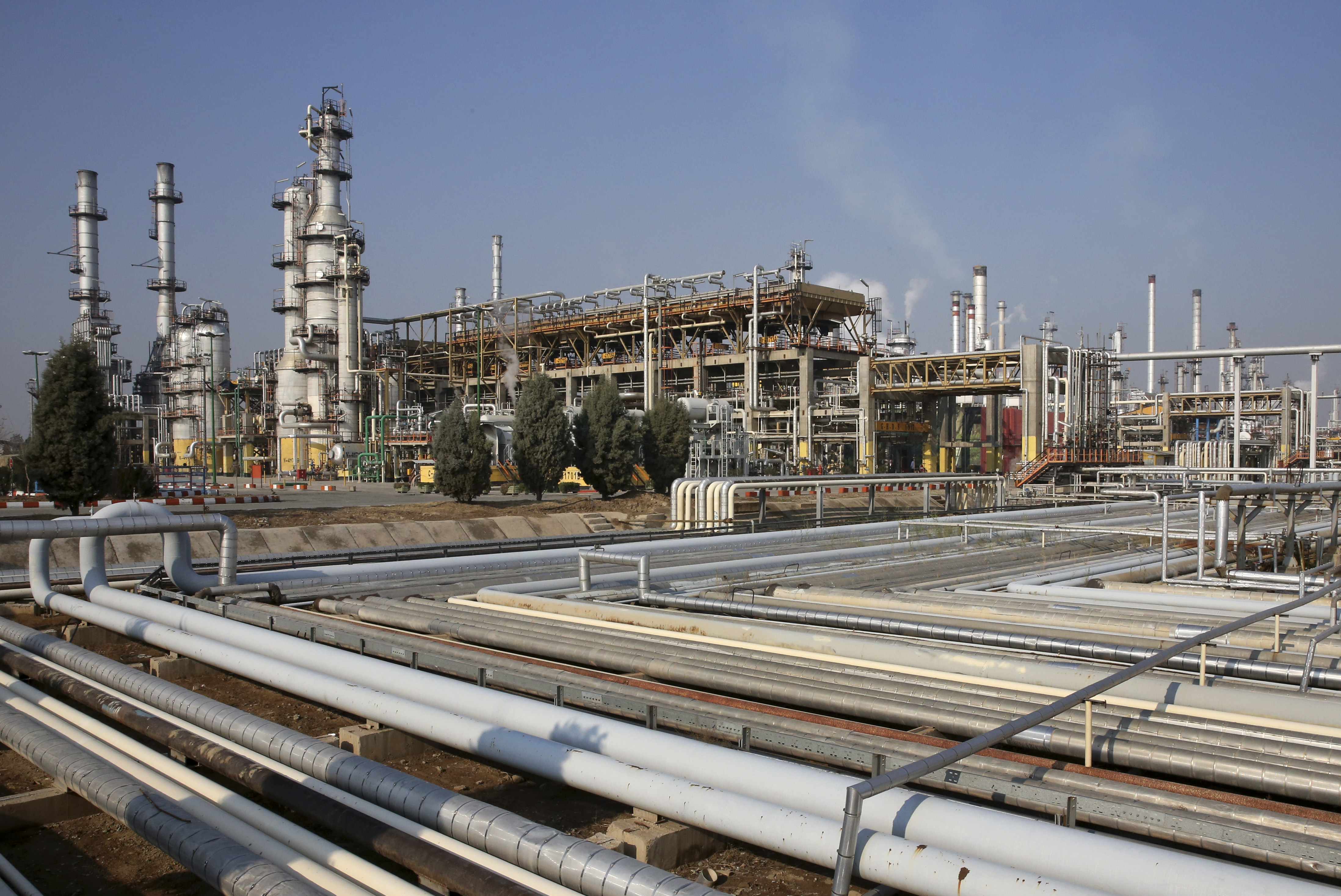 انخفاض أسعار النفط مع ارتفاع المخزون الأمريكي بأعلى وتيرة له منذ شهرين