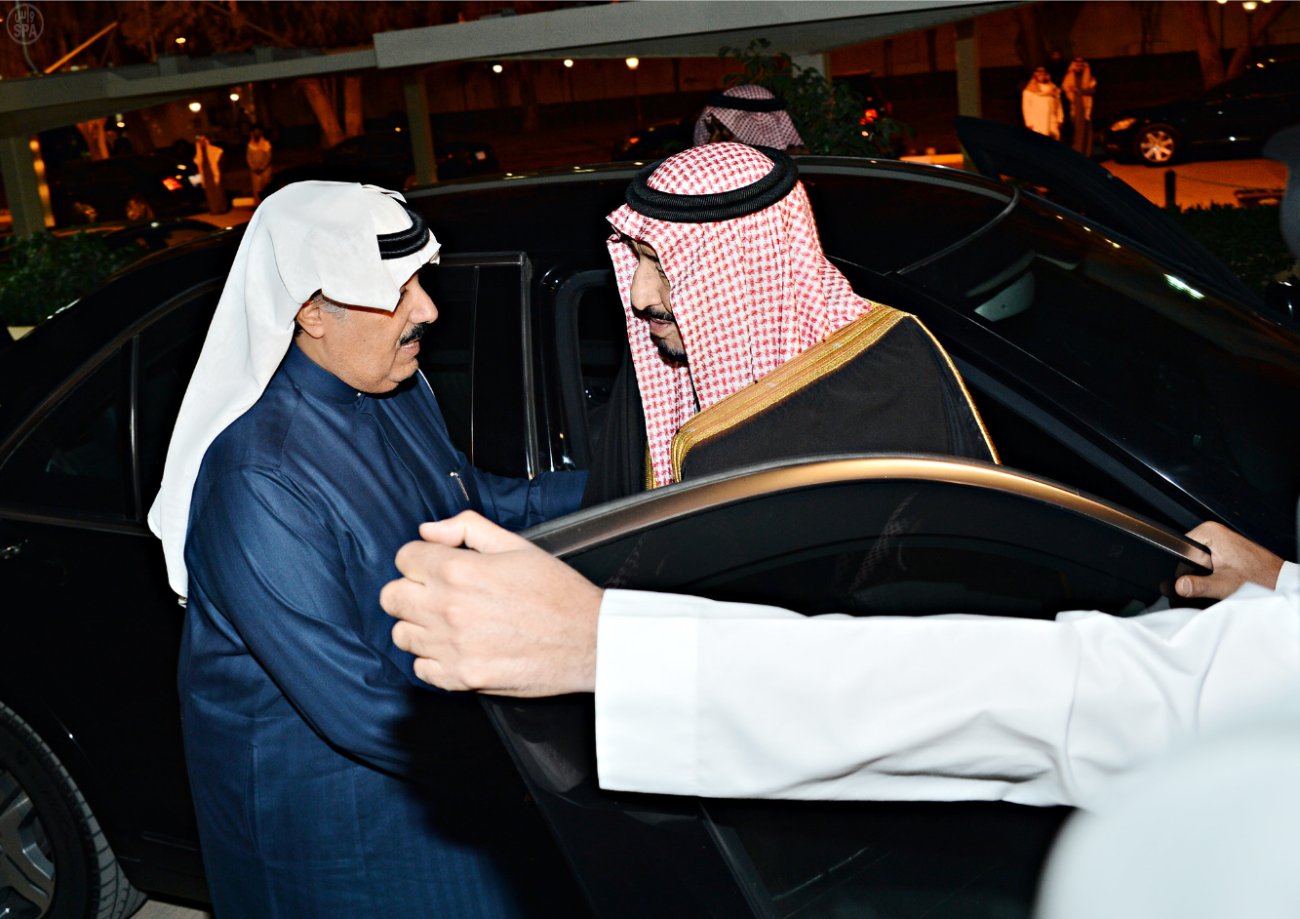 ولي العهد يطمئن على صحة خادم الحرمين الشريفين