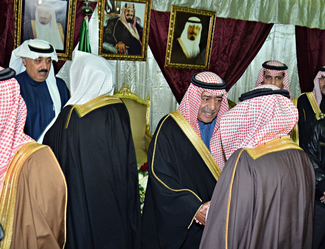 ولي العهد يطمئن على صحة خادم الحرمين الشريفين