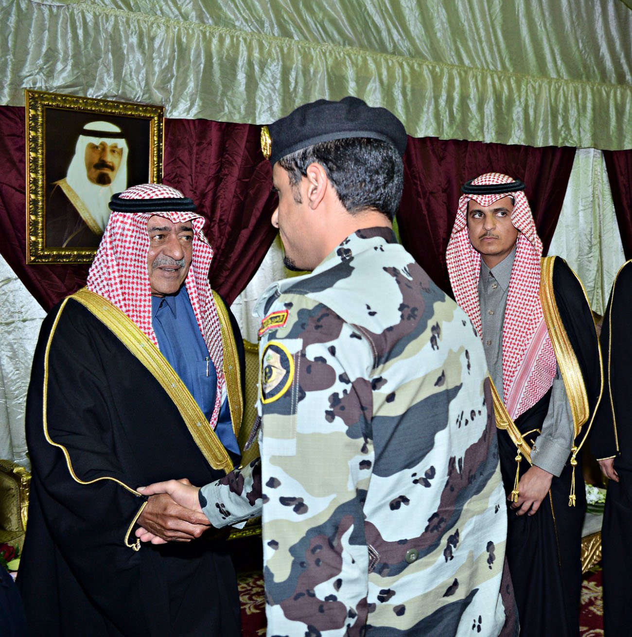 ولي العهد يطمئن على صحة خادم الحرمين الشريفين