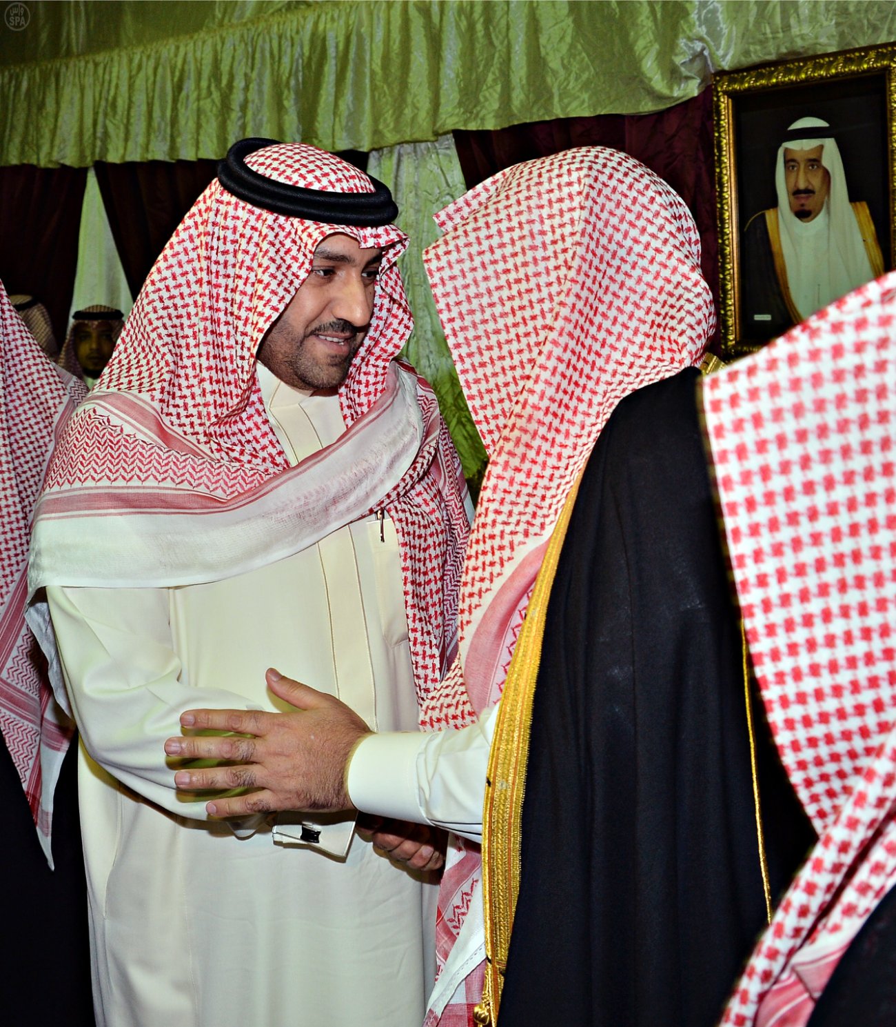 ولي العهد يطمئن على صحة خادم الحرمين الشريفين