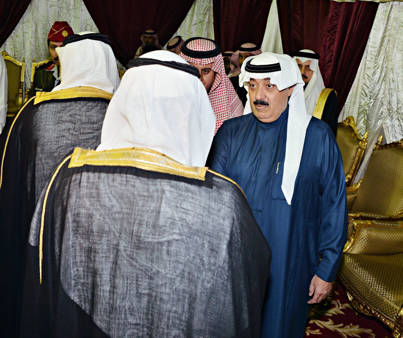 ولي العهد يطمئن على صحة خادم الحرمين الشريفين