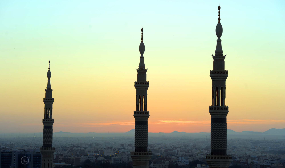 قصة مصورة : شروق الشمس على مسجد رسول الله