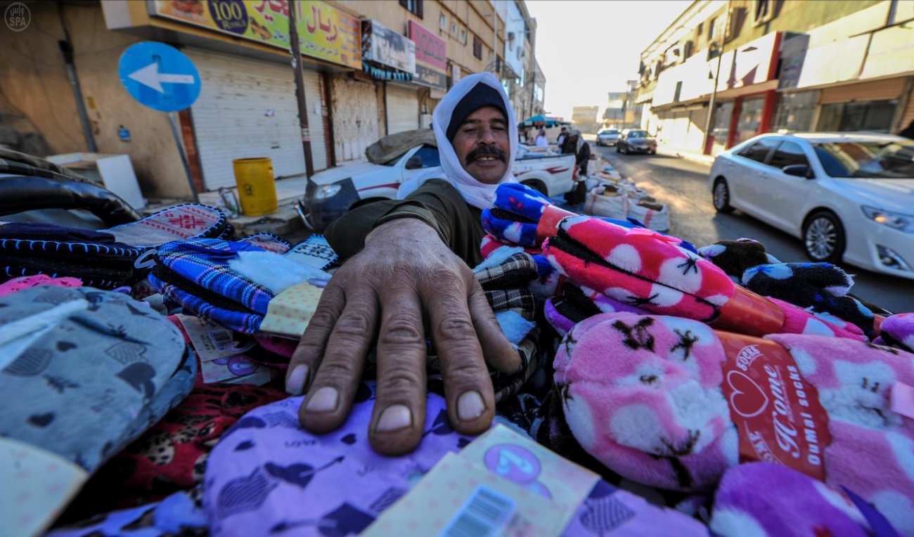 سوق السبت في بلجرشي يستقطب المتسوقين بمعروضاته ومنتجاته المميزة