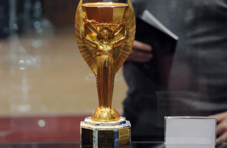 العثور على جزء من كأس العالم المسروق في قبو الفيفا | صحيفة الاقتصادية
