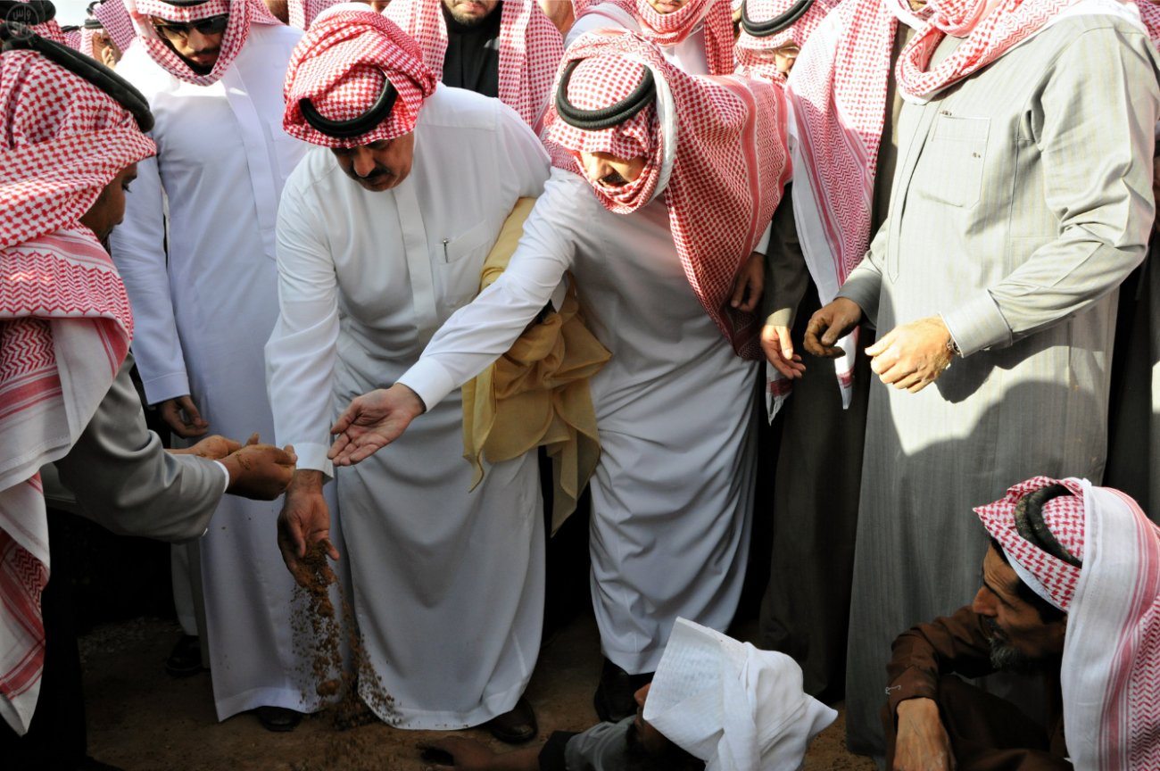 السعودية تواري خادم الحرمين الشريفين الملك عبدالله بن عبد العزيز الثرى في مقبرة العود