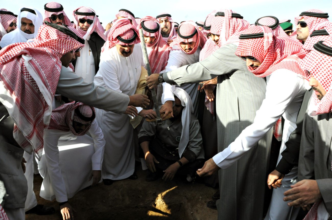 السعودية تواري خادم الحرمين الشريفين الملك عبدالله بن عبد العزيز الثرى في مقبرة العود