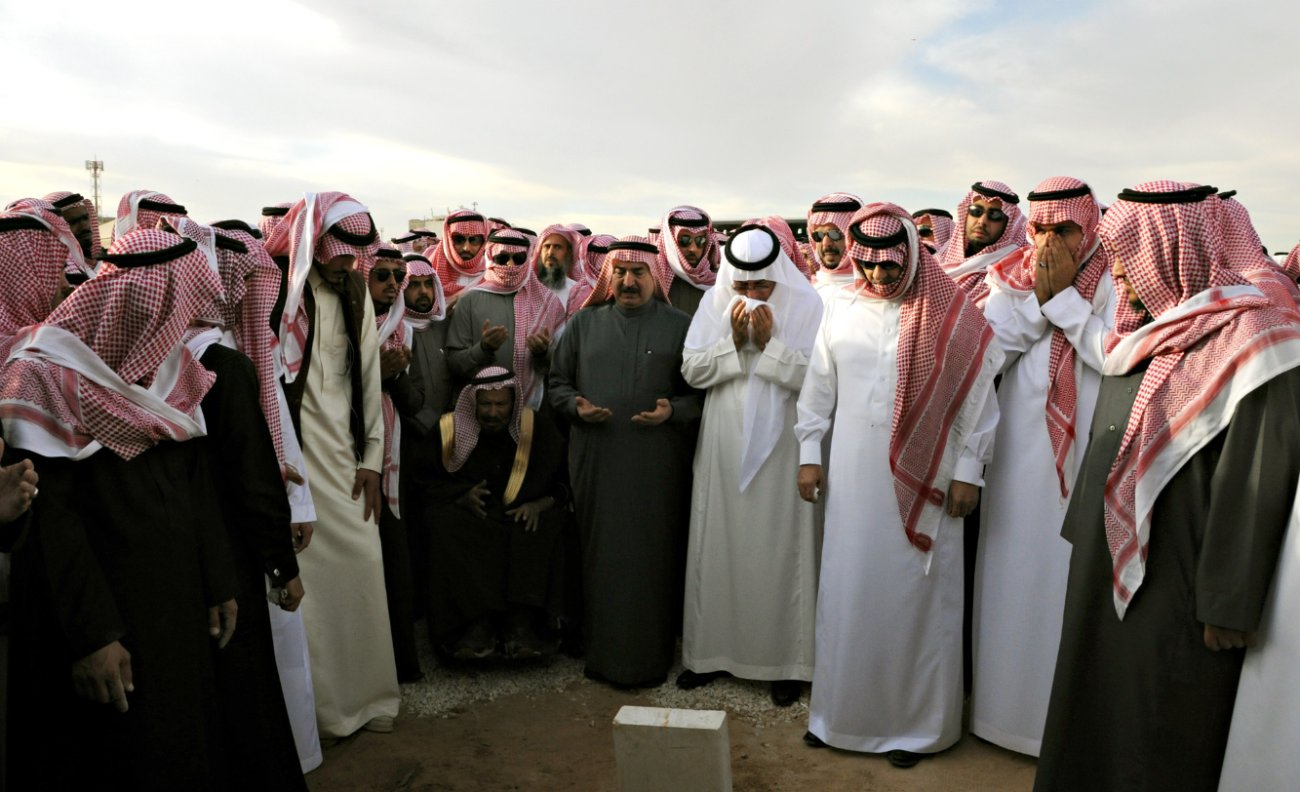 السعودية تواري خادم الحرمين الشريفين الملك عبدالله بن عبد العزيز الثرى في مقبرة العود