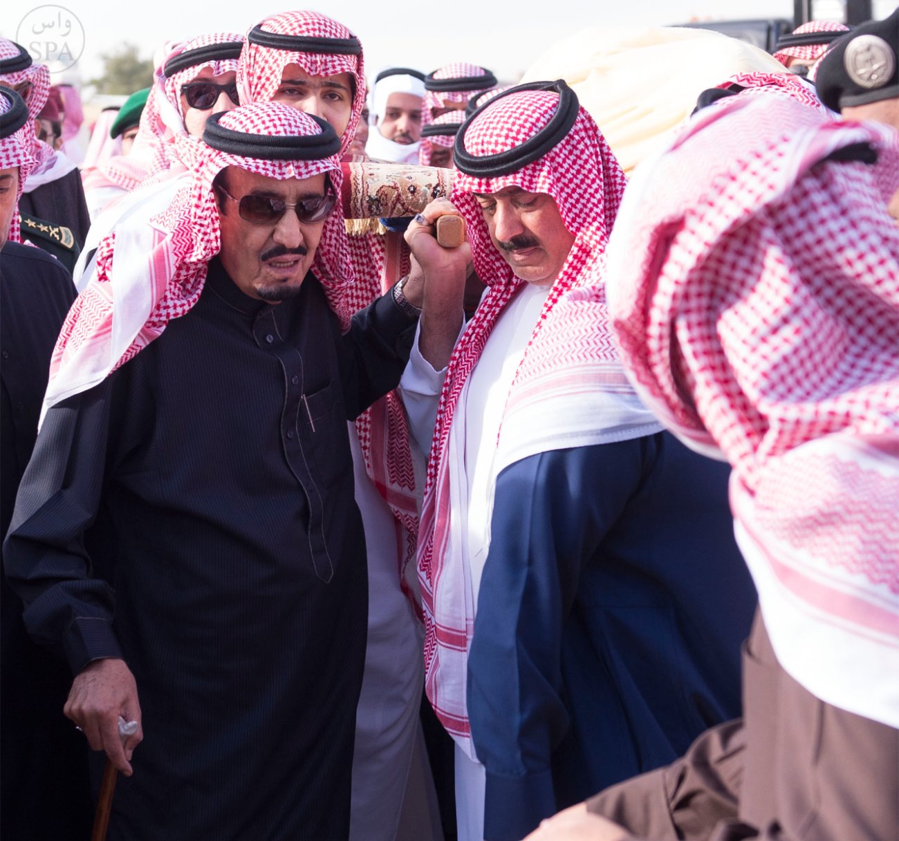 السعودية تواري خادم الحرمين الشريفين الملك عبدالله بن عبد العزيز الثرى في مقبرة العود