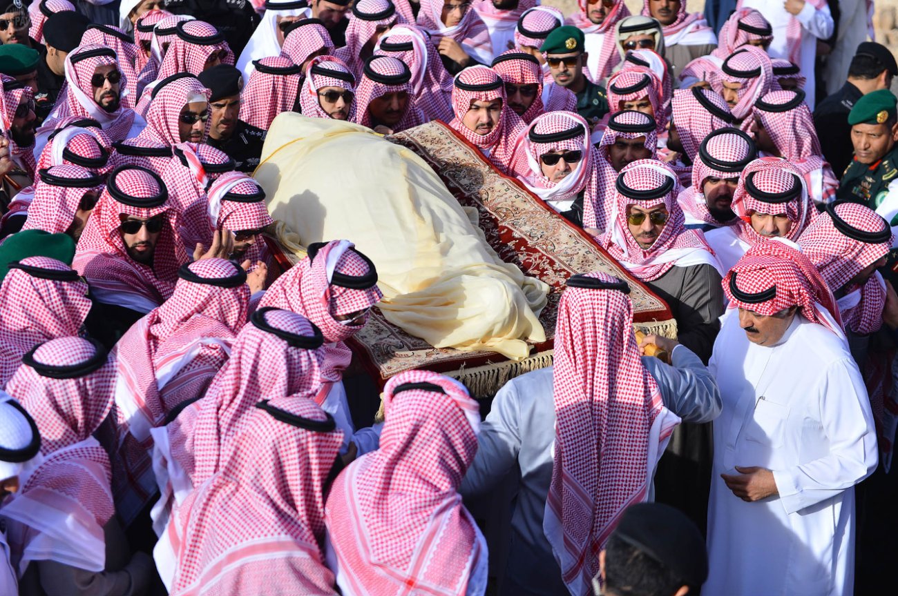 السعودية تواري خادم الحرمين الشريفين الملك عبدالله بن عبد العزيز الثرى في مقبرة العود