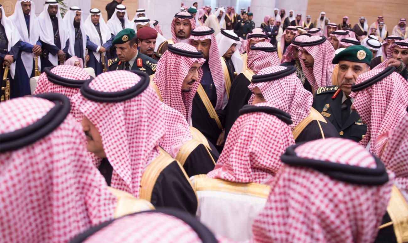 خادم الحرمين الشريفين وولي العهد وولي ولي العهد يتلقون البيعة