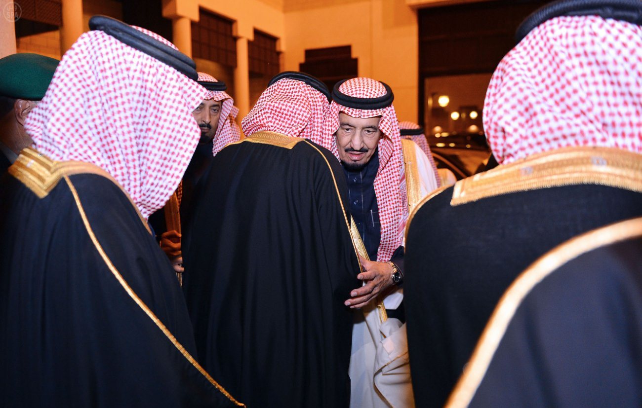 خادم الحرمين الشريفين وولي العهد وولي ولي العهد يتلقون البيعة