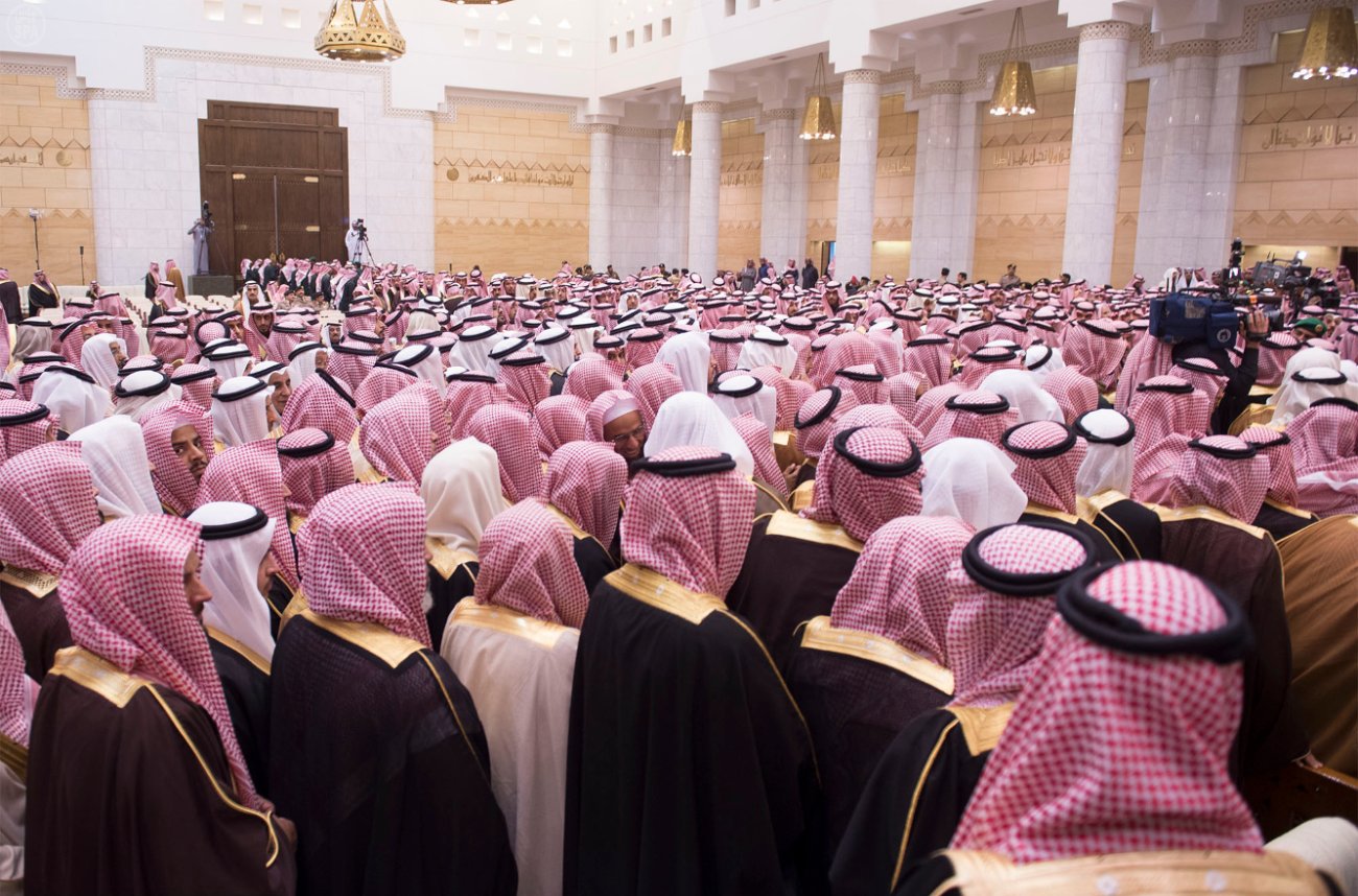 خادم الحرمين الشريفين وولي العهد وولي ولي العهد يتلقون البيعة