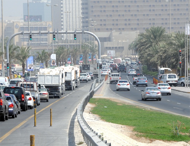 البحرين تغلّظ عقوباتها المرورية.. 5 آلاف ريال وسجن 6 أشهر لمتجاوزي الإشارة الضوئية ومستخدمي الجوال