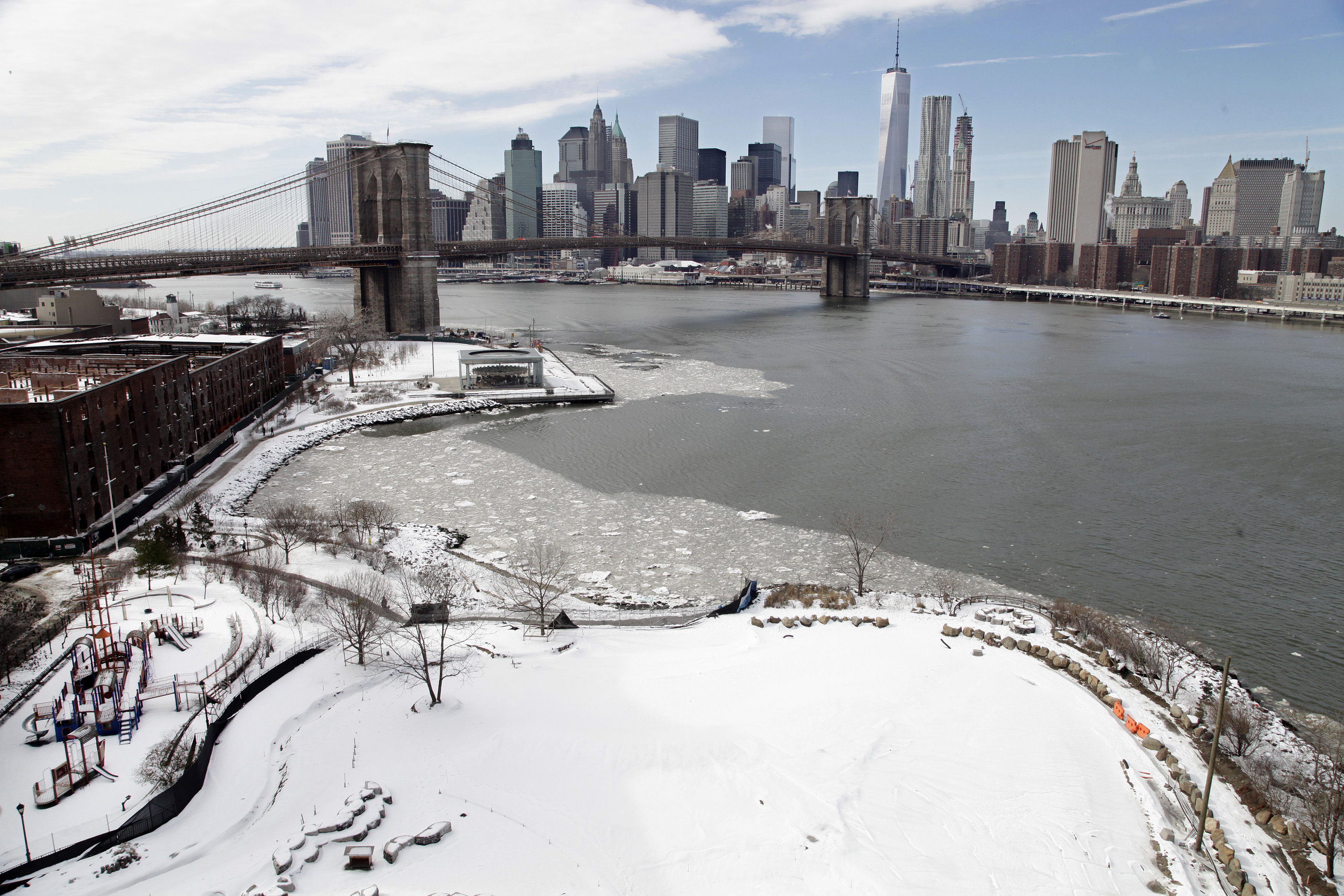 قصة مصورة: عاصفة ثلجية تضرب الولايات الأمريكية الوسطى والجنوبية