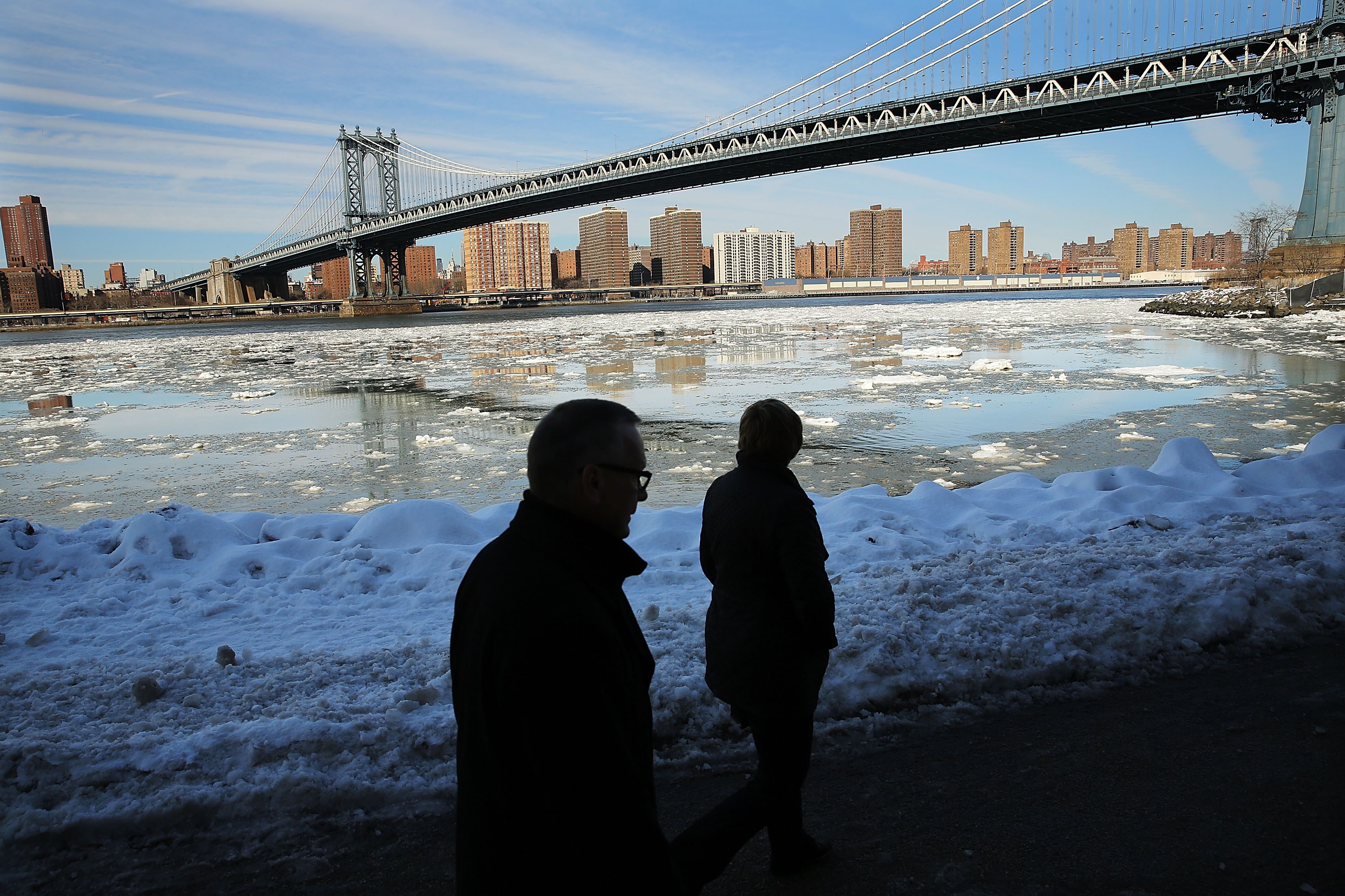 قصة مصورة: عاصفة ثلجية تضرب الولايات الأمريكية الوسطى والجنوبية