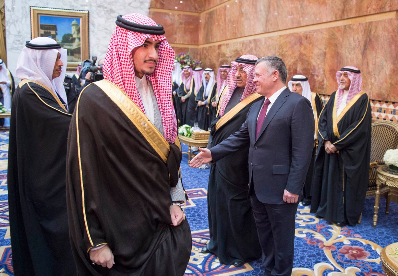 خادم الحرمين الشريفين يعقد جلسة مباحثات رسمية مع ملك الأردن